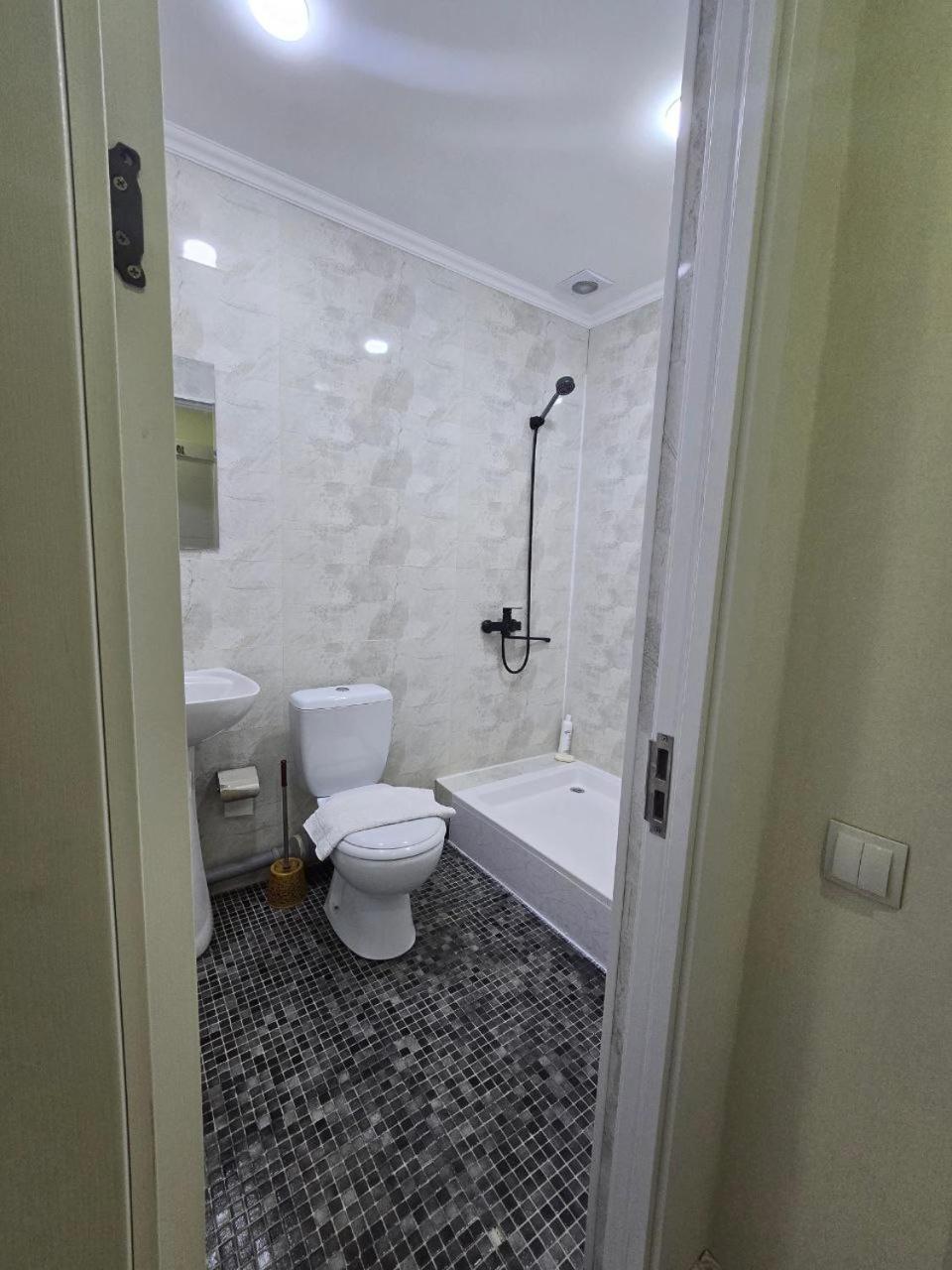 Guesto Hostel タシュケント エクステリア 写真