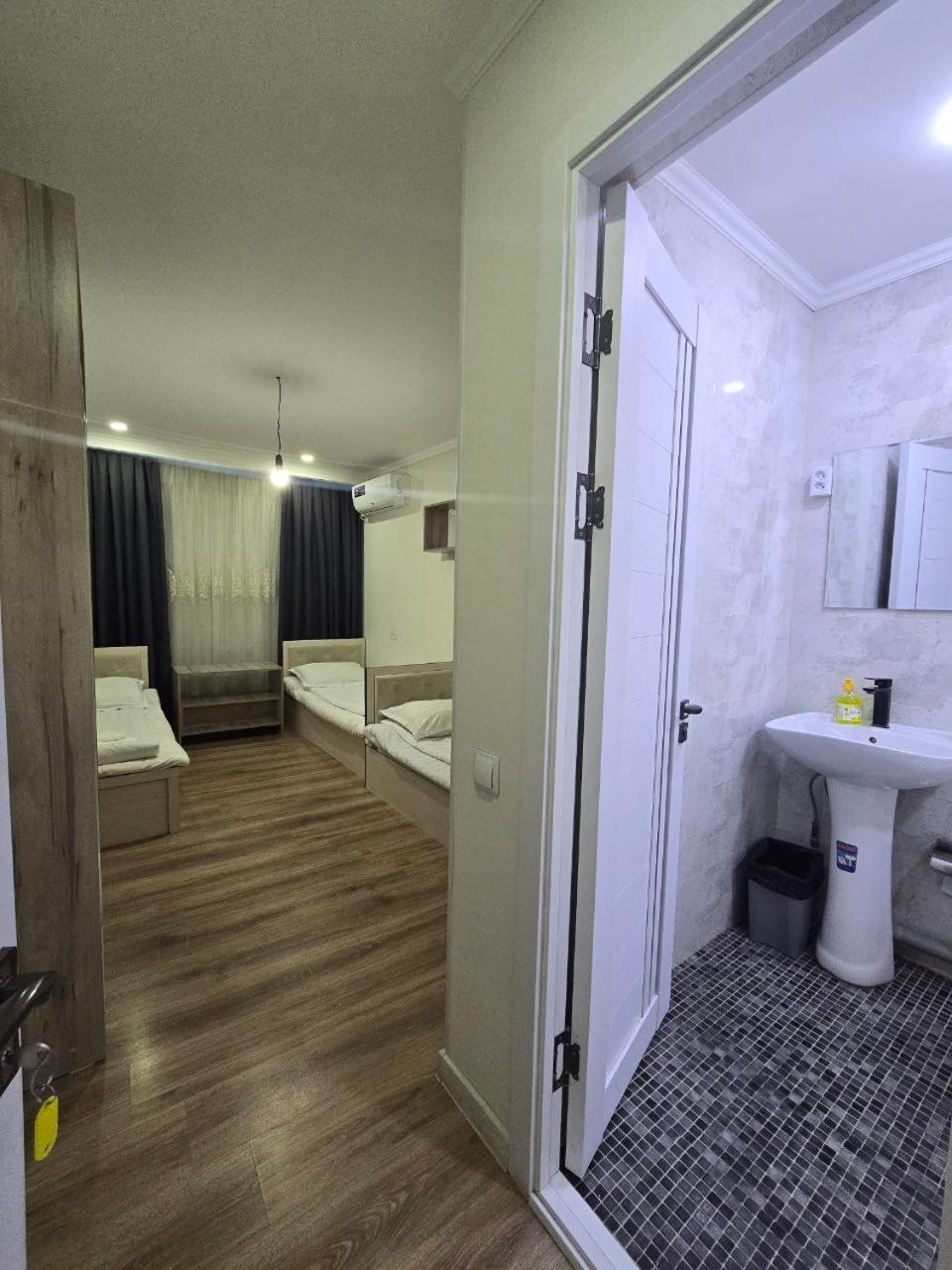 Guesto Hostel タシュケント エクステリア 写真