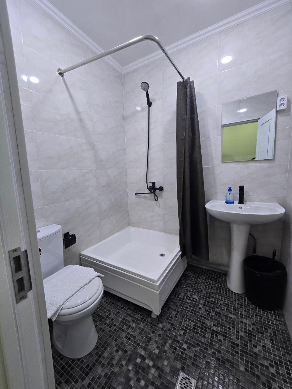 Guesto Hostel タシュケント エクステリア 写真