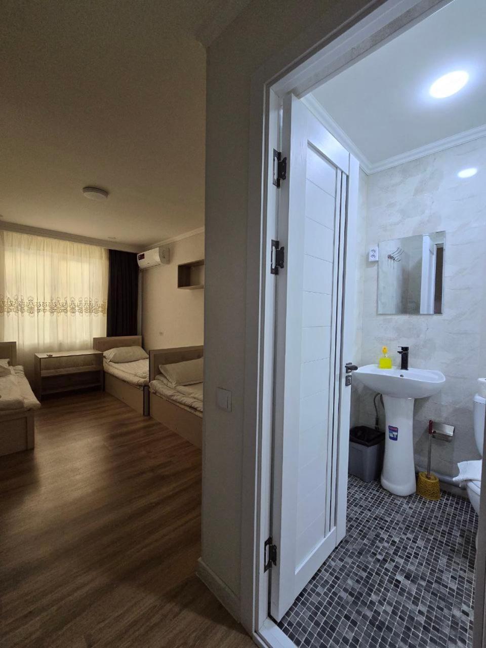 Guesto Hostel タシュケント エクステリア 写真