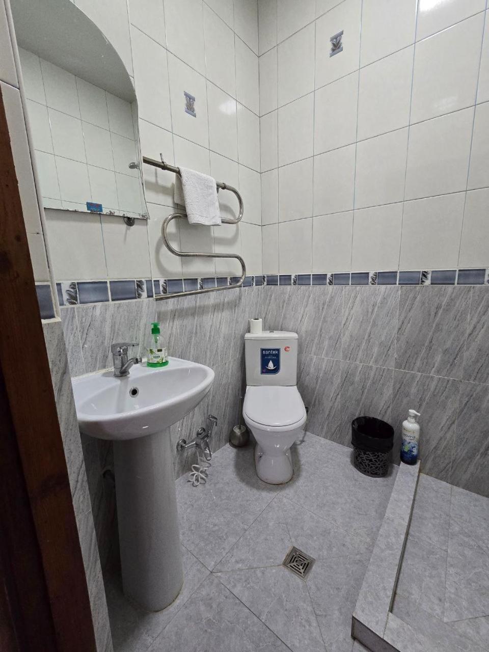 Guesto Hostel タシュケント エクステリア 写真